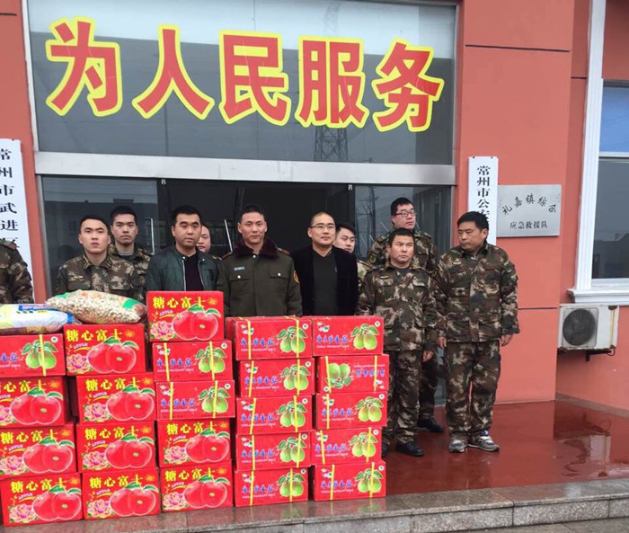 江蘇林輝塑業老總春節慰問消防官兵