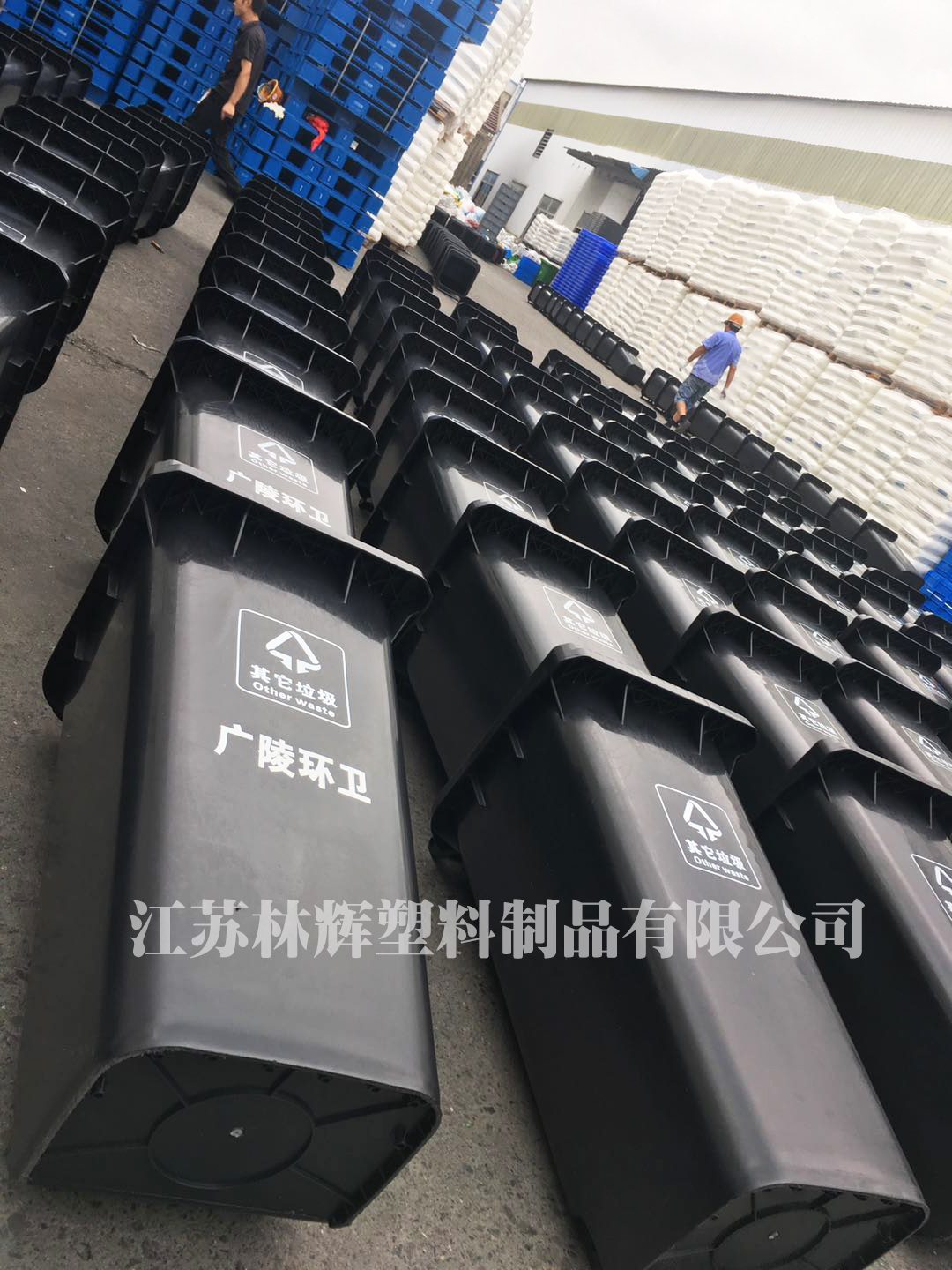 黑灰色環衛垃圾桶.jpg