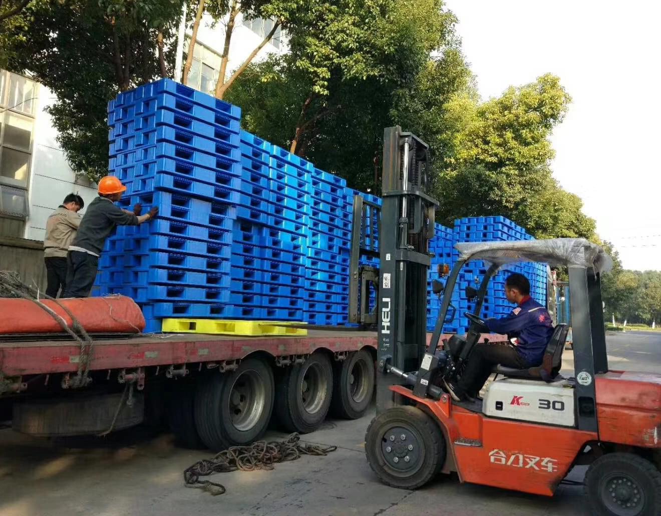 塑料托盤常用材質(zhì)有哪些？性能方面有何異同？